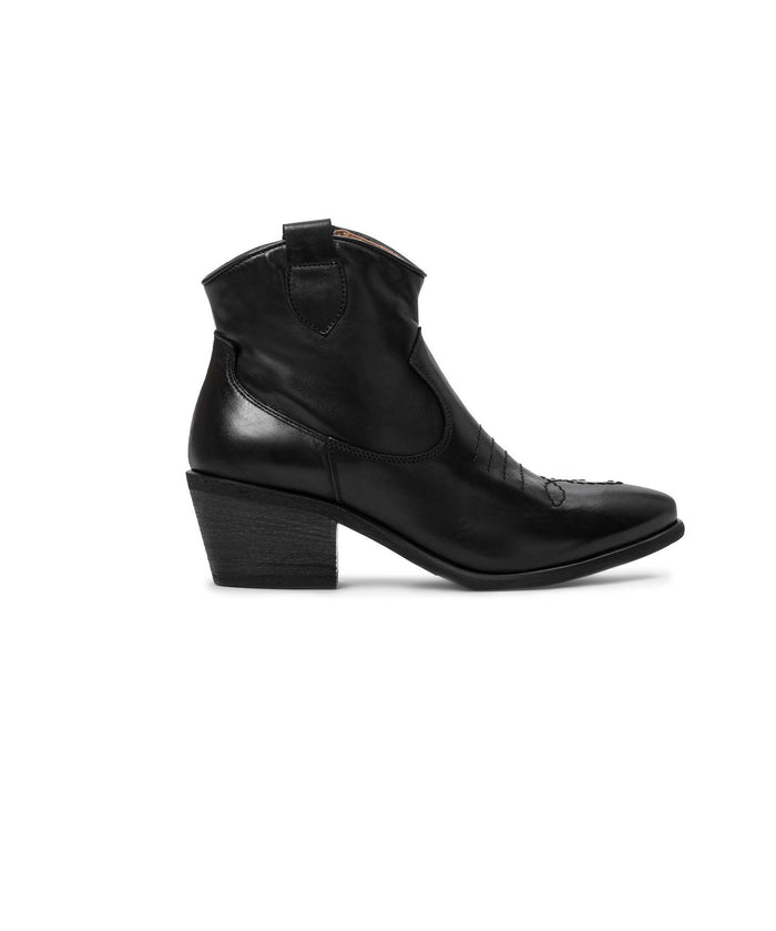 Je T'Aime Pointed Texan Boot in Black Leather 1