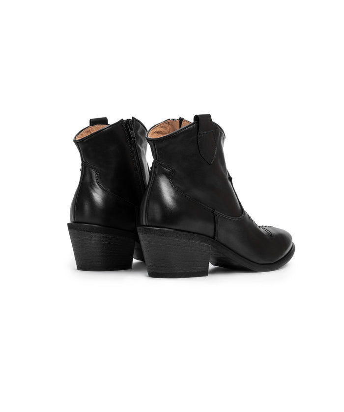 Je T'Aime Pointed Texan Boot in Black Leather 2